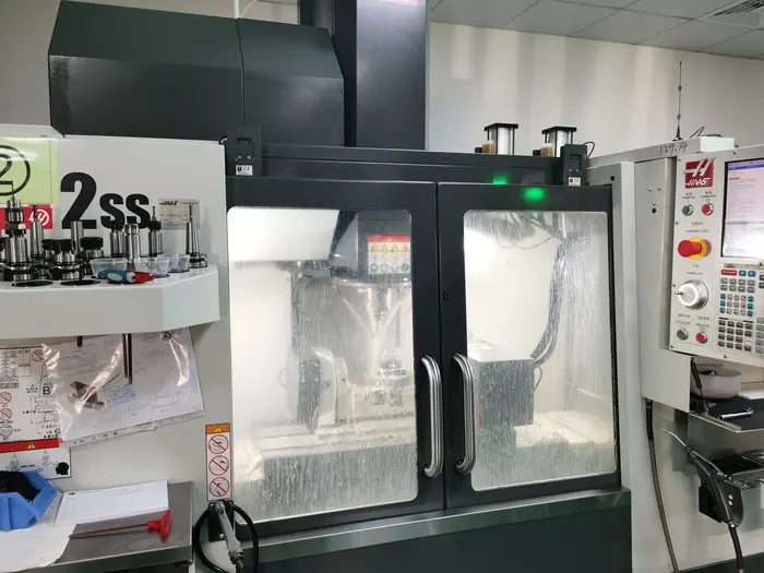 5 axis cnc machining working room