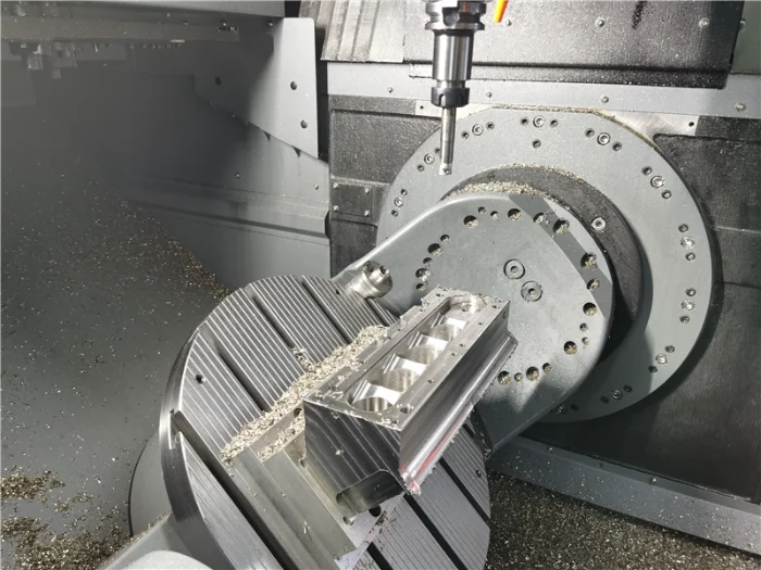 Centre d'usinage CNC à cinq axes