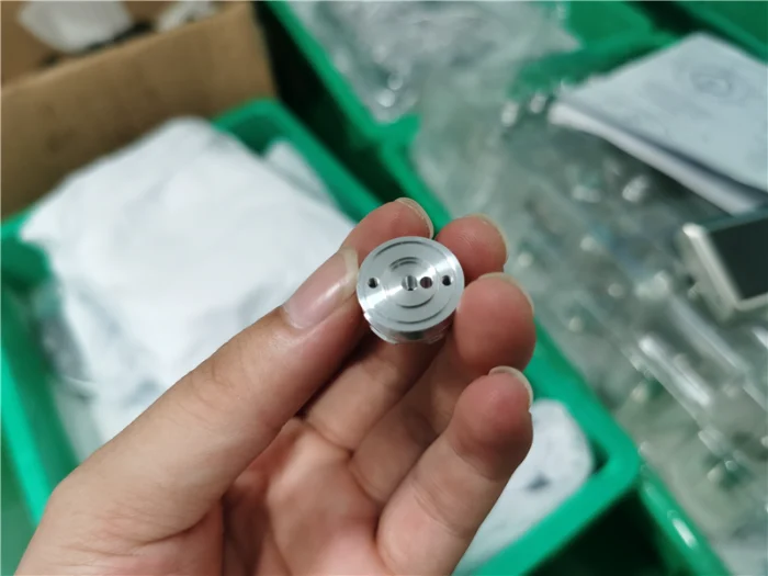 lavorazione cnc di piccole parti in acciaio inox