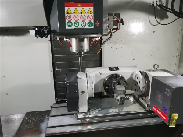 Vista interna della lavorazione cnc a 5 assi