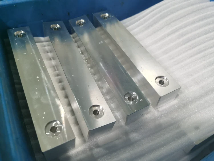 CNC加工アルミ角棒