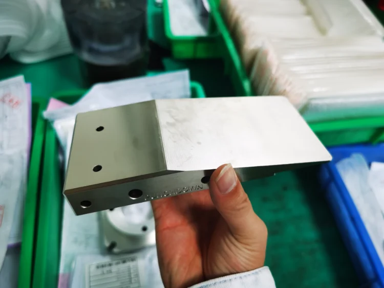 parte lavorata in acciaio cnc