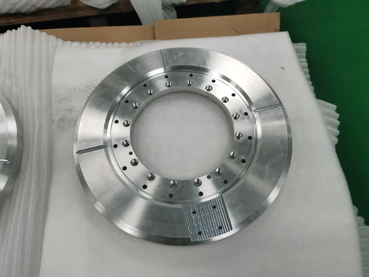 アルミフランジ部品のCNC加工
