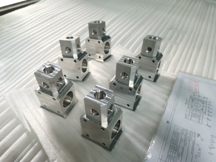 parte in alluminio lavorata a cnc