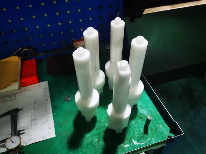 white pom Piston connecting rod