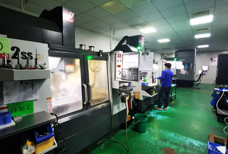 Centro di lavoro cnc a 5 assi (5)