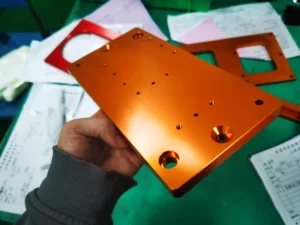 Präzisionsbauteil aus 5083 Aluminium mit orangefarbener Eloxierung (10)