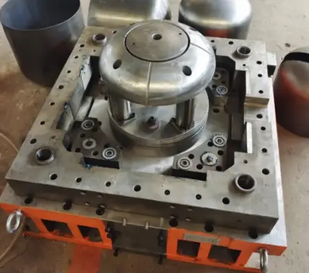 Form aus rostfreiem Stahl