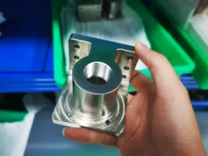 pièce usinée en acier à outils