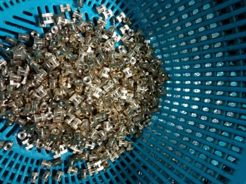 Inserts filetés moletés en cuivre