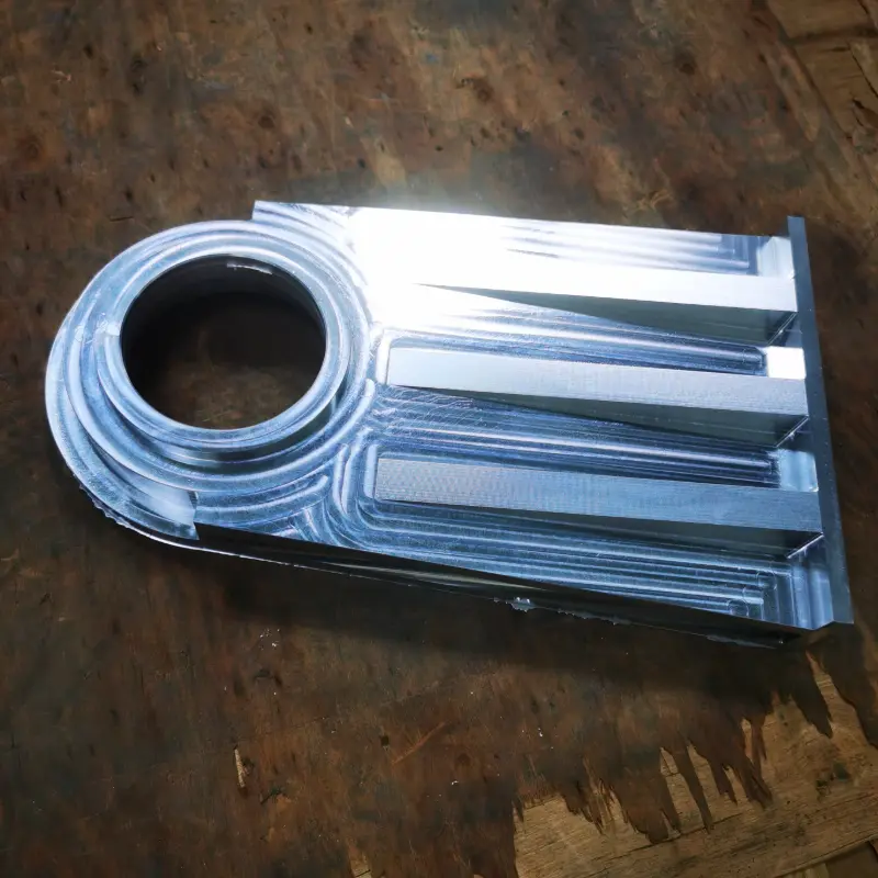 Pièce en aluminium 2024 usinée sur 5 axes