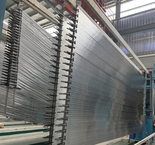 Profilati in alluminio ottenuti per elettroforesi