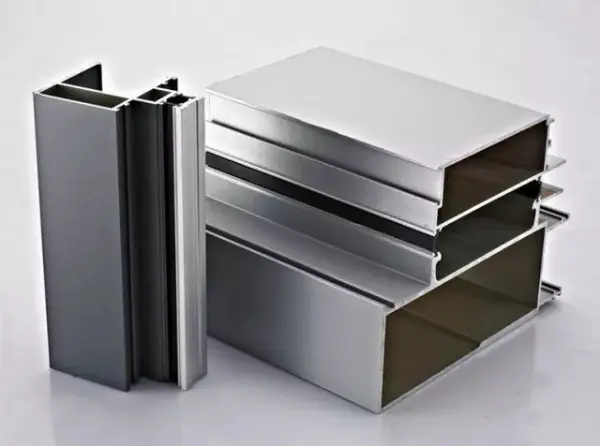 Profili in alluminio con rivestimento in fluorocarburo