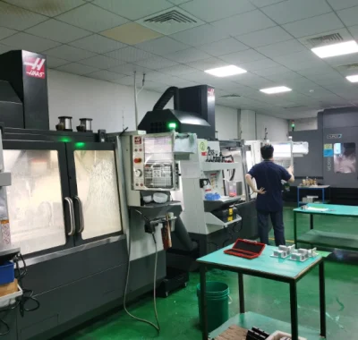 5-Achsen-CNC-Bearbeitungszentrum