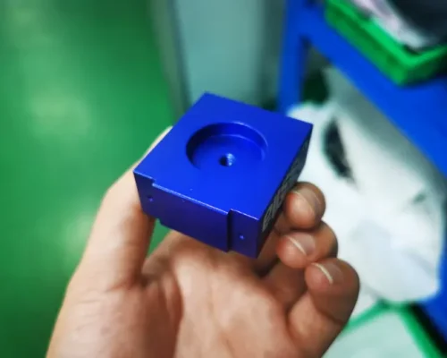 cnc обрабатывая 6061 алюминиевую часть с анодируя синим цветом
