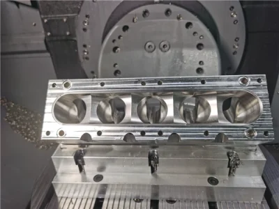 التصنيع الآلي باستخدام الحاسب الآلي لكتلة المحرك