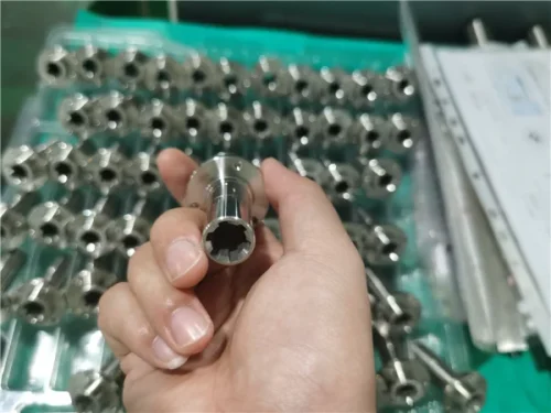 tubo d'acciaio di tornitura cnc con lavorazione edm a filo