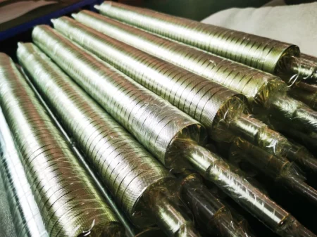 процесс накатки стержня из нержавеющей стали