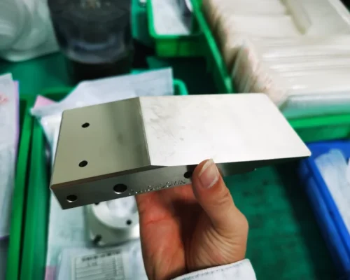 часть обработки стали с ЧПУ