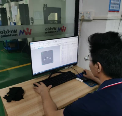 weldoの精密5軸ヤングエンジニアのCNC機械加工